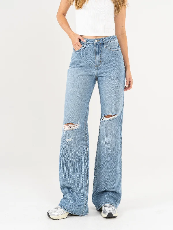 women's denim jeans for a cozy weekendRef: 065366 Jean Mom flare, rígido, tiro alto, tono azul claro con rotos