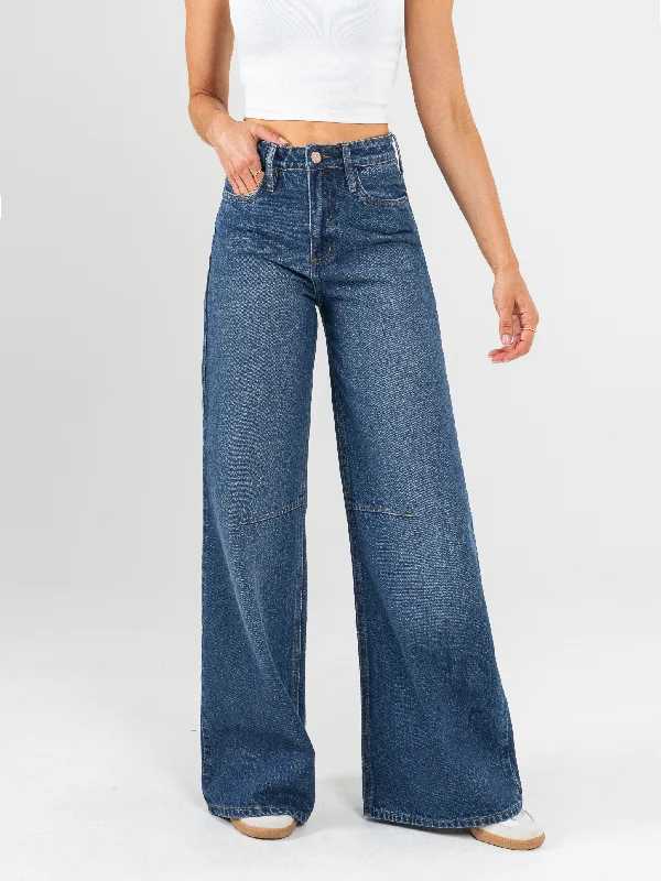 women's denim jeans for a cozy dayRef: 065327 Jean Mom flare palazzo, rígido, tiro alto, con pinzas en pierna, azul oscuro