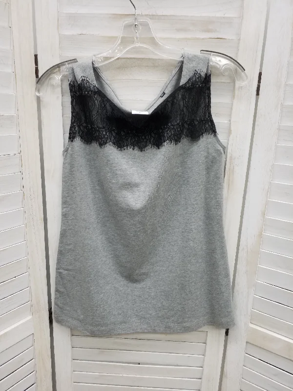 women's tops for those who want to create stylish and put-together outfits without spending a fortuneTop Sleeveless By Cabi  Size: Xs