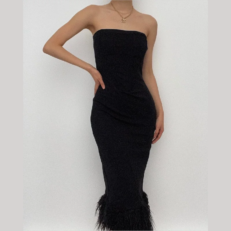 Sleeveless Dress In CrepeBerryBetty - Sleeveless solid feather backless tube dress